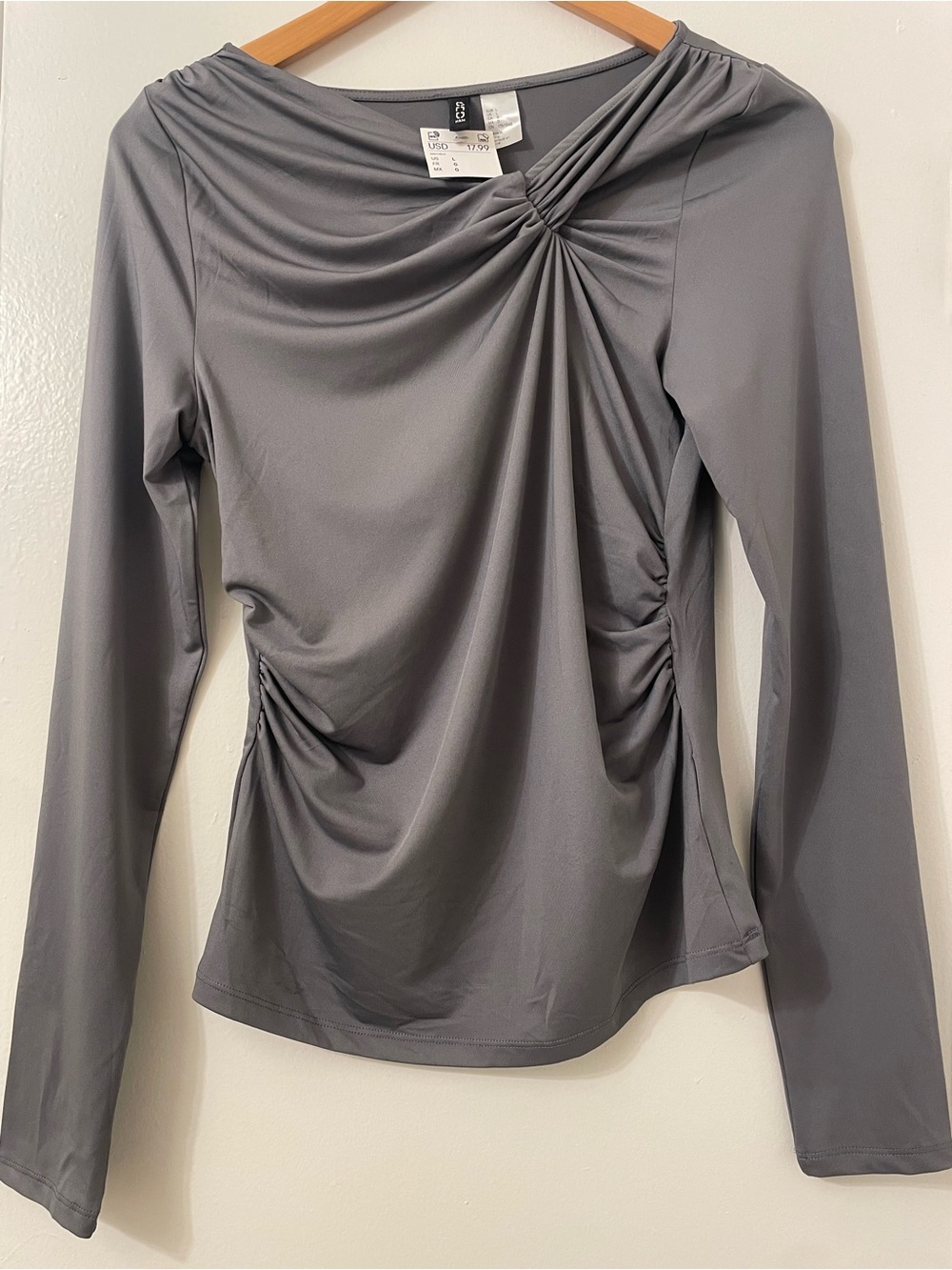 H&M Gray Twist-Detail Ruched Long Sleeve
Top NWT